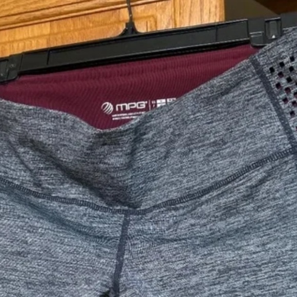 MPG … Mid rise Cropped leggings - Picture 8 of 8